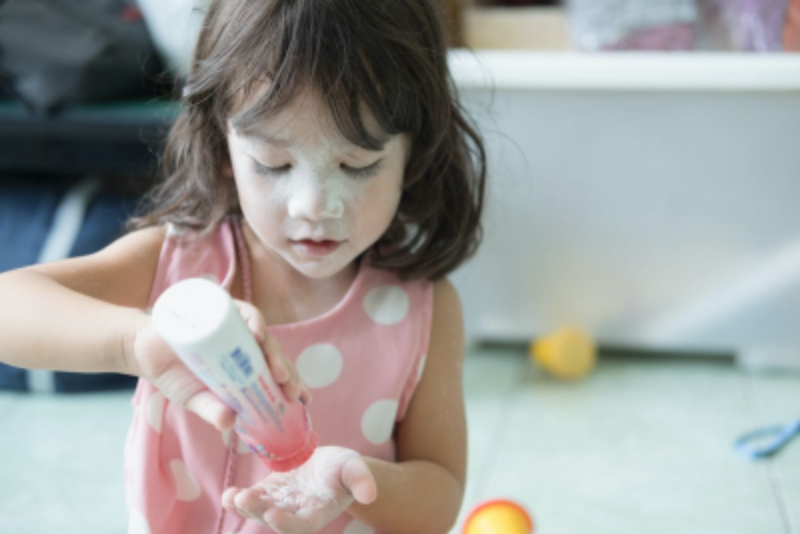 Why Moms Are Abandoning Baby Powder Made From Talc & Cornstarch And What They’re Using Instead.